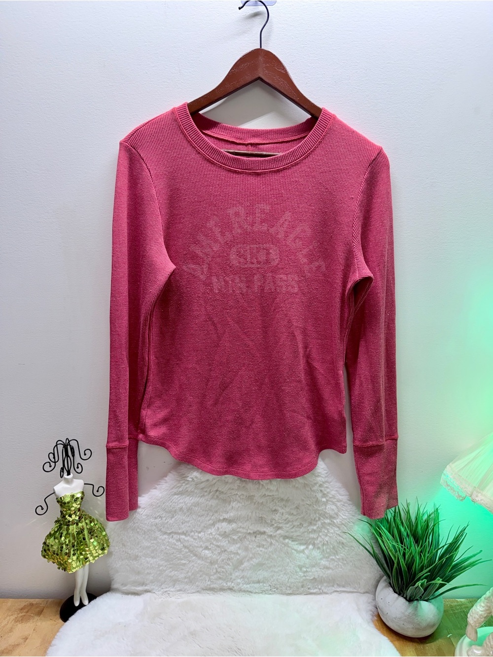 American Eagle Outfitters Pink Long-Sleeve Crewneck Sweatshirt 🌻 PTP 20 Inches